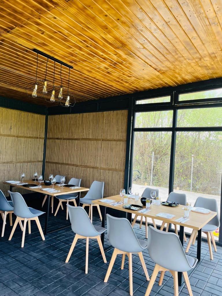 Sun Garden Glamping Domes Otel Călimăneşti Dış mekan fotoğraf