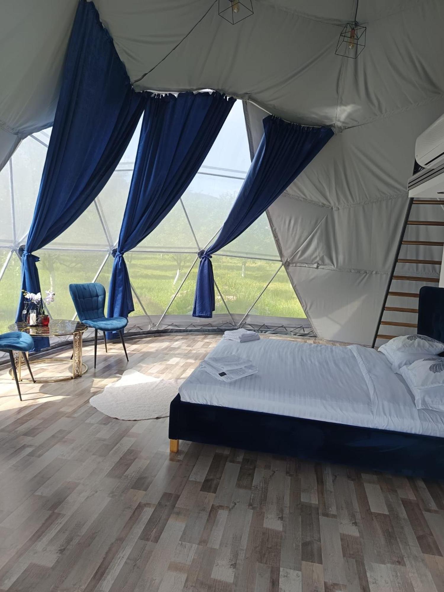 Sun Garden Glamping Domes Otel Călimăneşti Dış mekan fotoğraf
