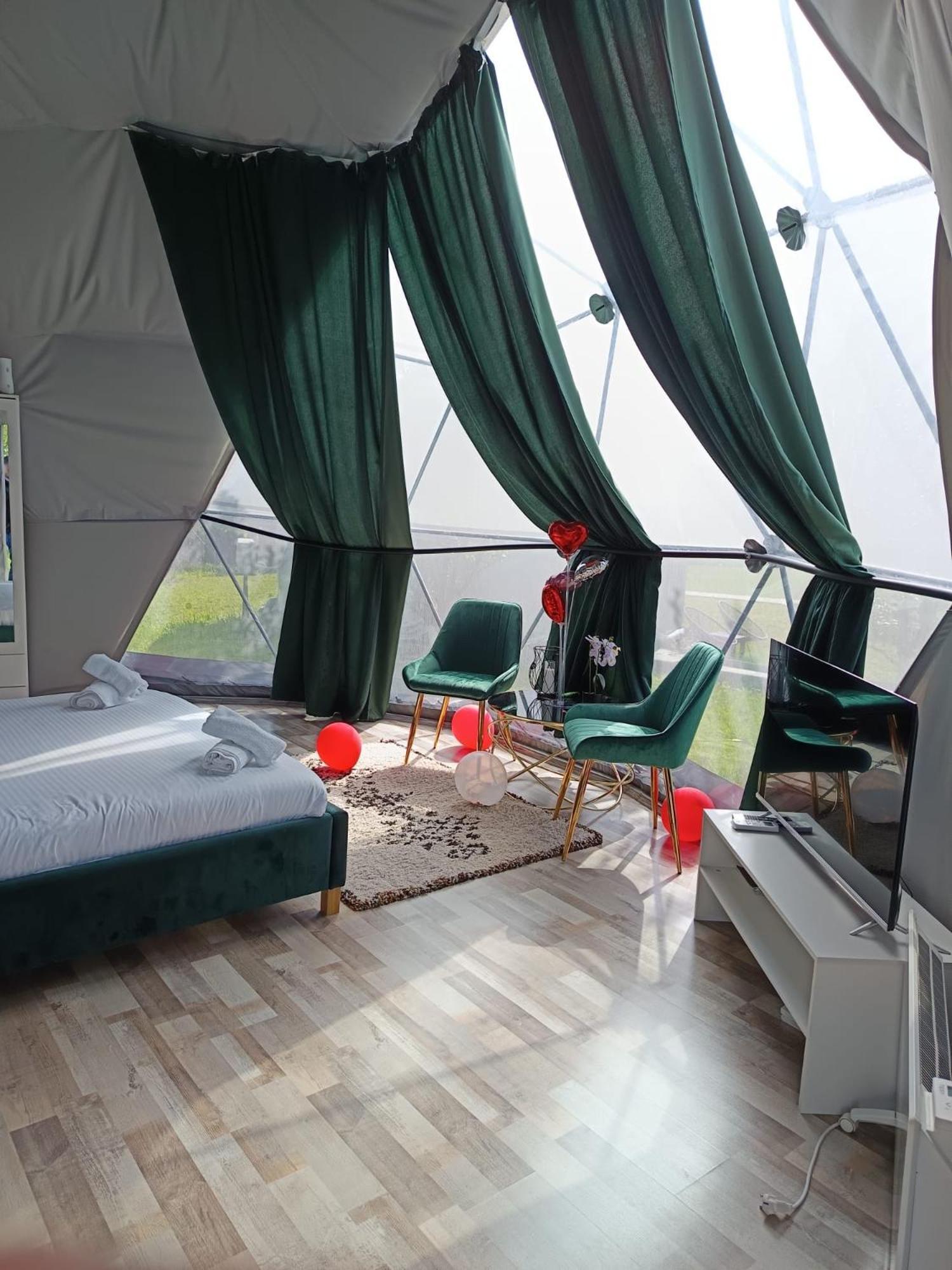Sun Garden Glamping Domes Otel Călimăneşti Dış mekan fotoğraf